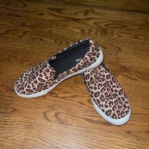 Women’s patterned print canvas shoes!